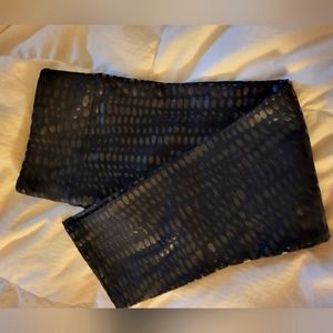 Fabletics ~ Mid-calf length leggings